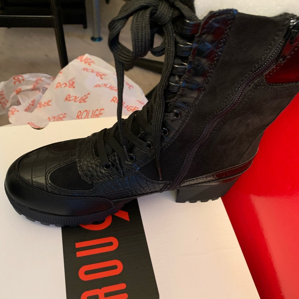 Black Platform Combat